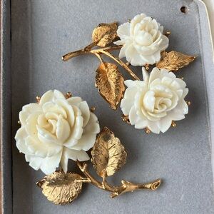 Elegant White Rose Brooches with Gold Accents